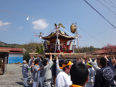 羽根須賀神社神輿差し上げ風景１