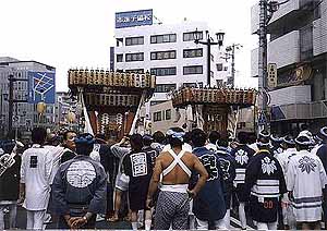 ����12�N����s���܂� �����_�`������w�k��