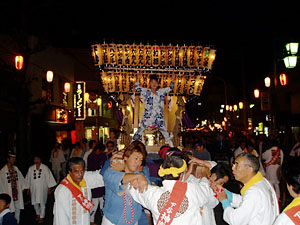 ���J����P